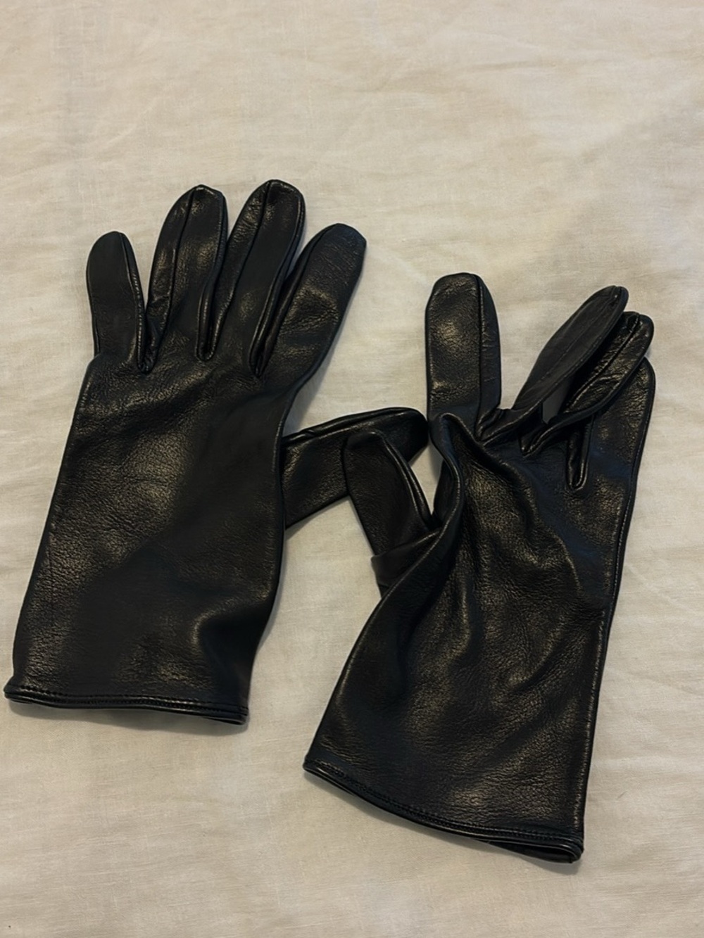 Black Leather Gloves - Classic Winter Accessory
